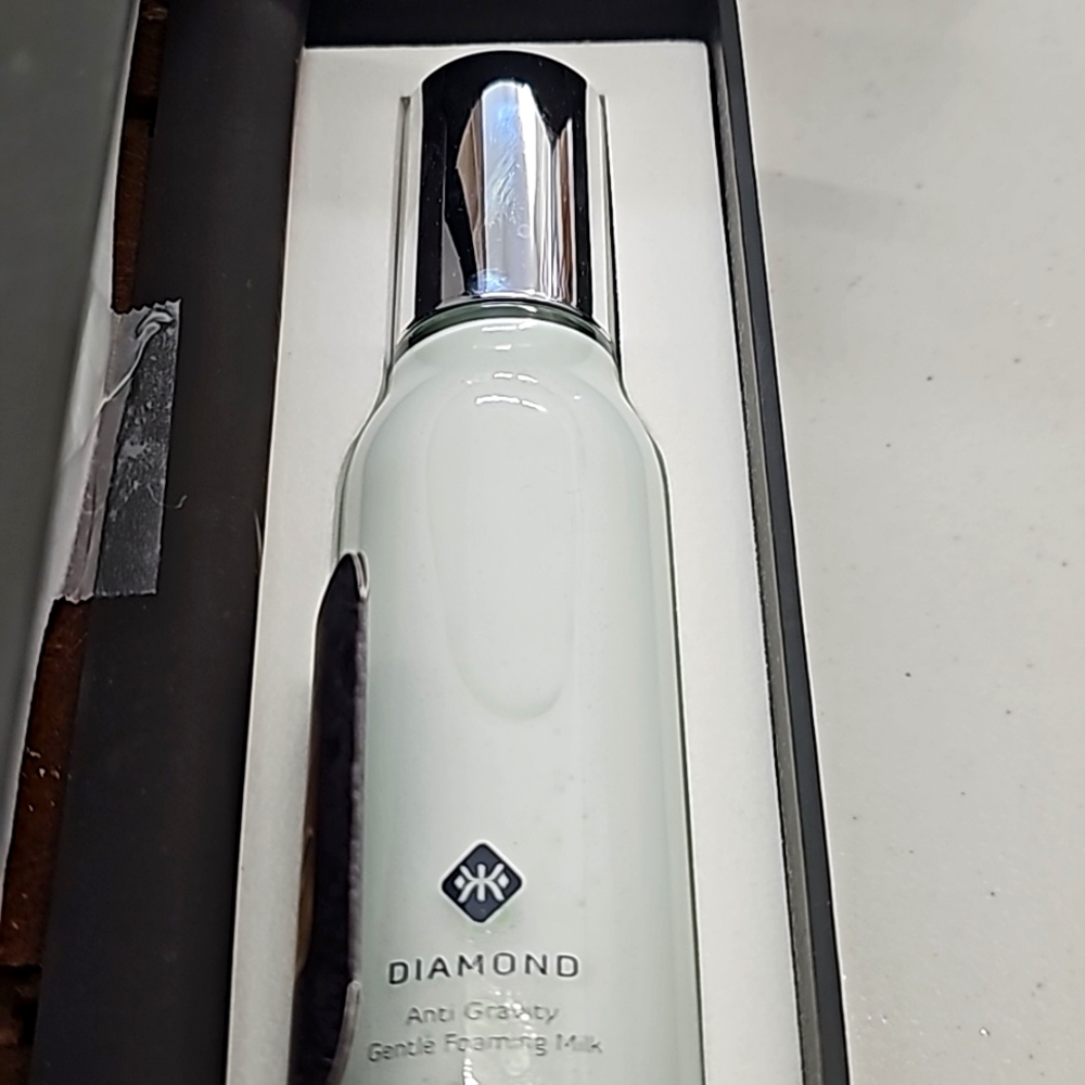 DIAMOND Anti-Gravity Gentle Foaming Milk